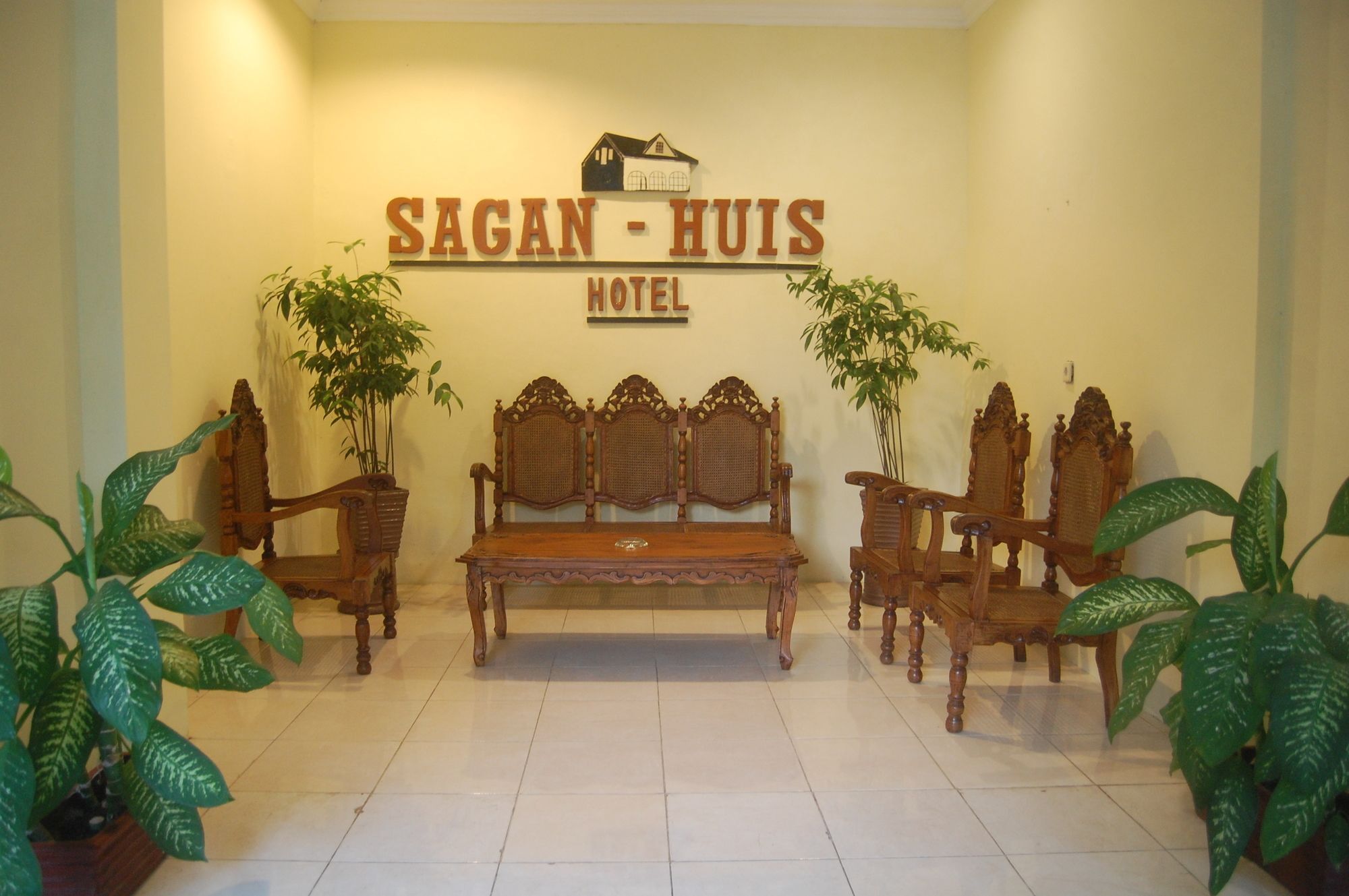 Sagan Huis Hotel Yogyakarta Exteriör bild